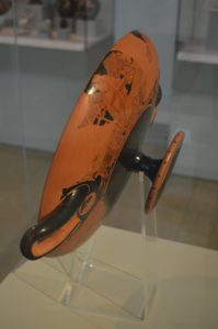 Signatures on Greek pottery can be linked to early branding activities. According to Phoca and Valavanis (1992) there used to be a high competition between potteries which led them to the idea to distuingusih themselves from others e.g. via their signature or even forerunners of advertising claims. The picture above shows a signature on a drinking cup of the potter Sosias from approx. 500 BC found in Vulca, Italy and is on display at the "Neues Museum" in Berlin, Germany.