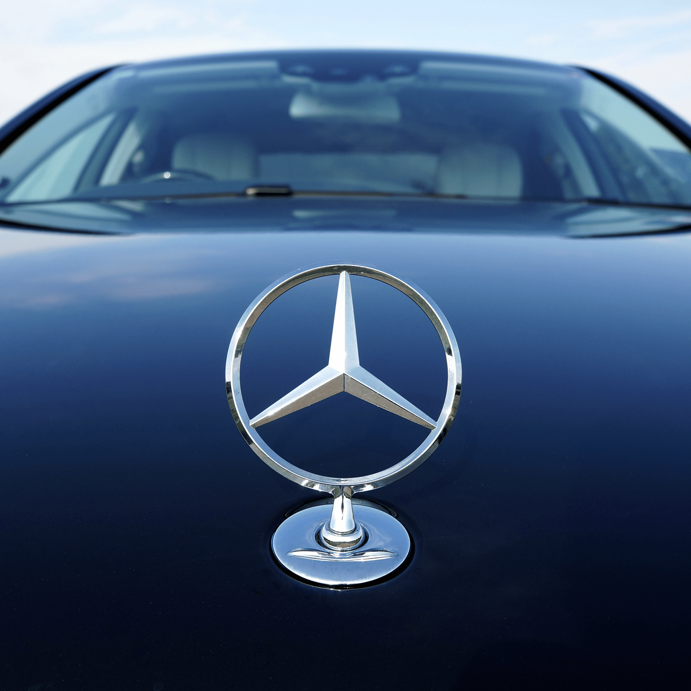 Read more about the article Mercedes-Benz Marketing Strategy: A Historical Study of Luxury, Engineering and Brand Desire
