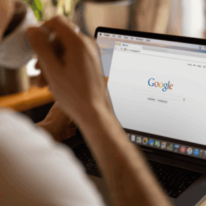Google AdWords 2000: Wie Self-Service, Klickpreise und Auktionen die Suchmaschinenwerbung veränderten
